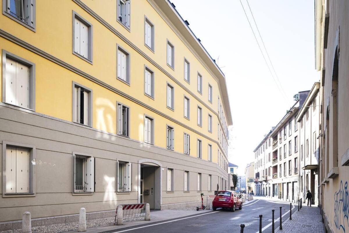 Sui Navigli, * Milano